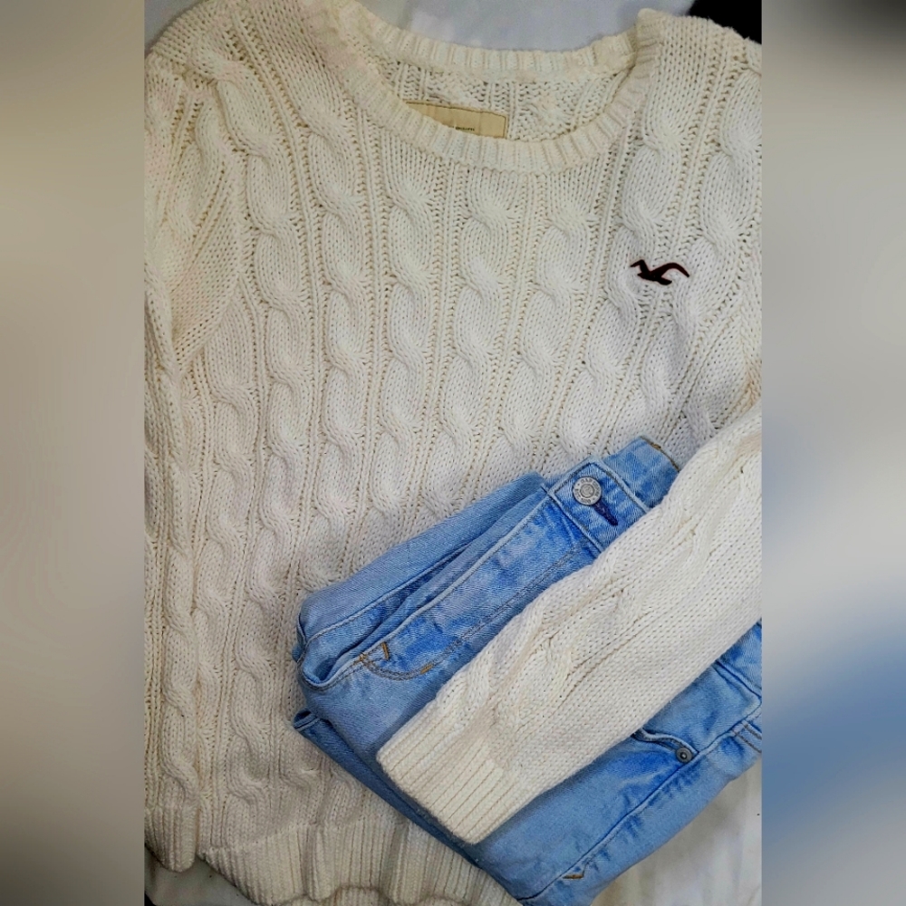 Hollister long sleeve sweater